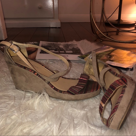 Tan Wedges with design - Picture 2 of 4